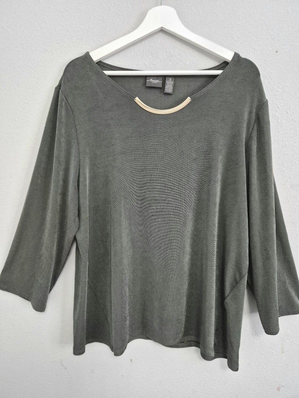 Chico's Travelers Dark Green 3/4 Sleeve Top With Gold Accent Bar Size 3 Or XL